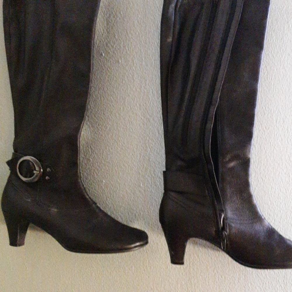 Aeropostal boots adjusts for larger calves